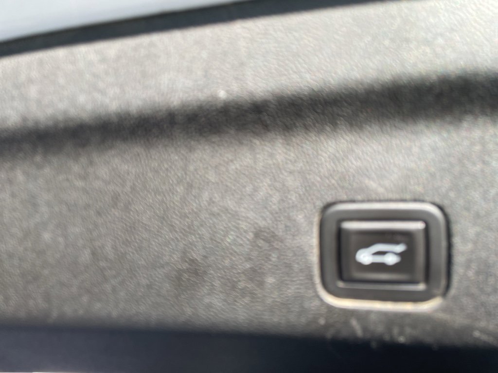 Used 2023 GMC Yukon SLT image 55