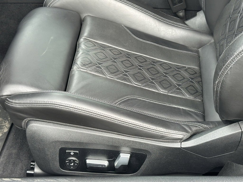 Used 2020 BMW M8 Convertible image 10