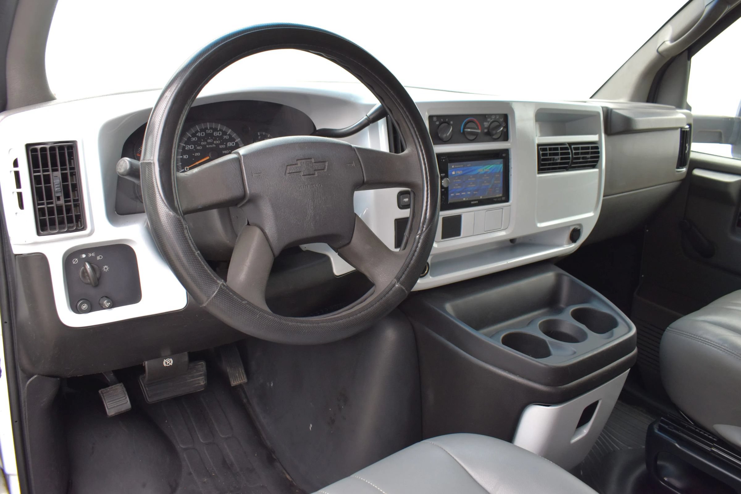 Used 2006 Chevrolet Express 3500 RWD image 41