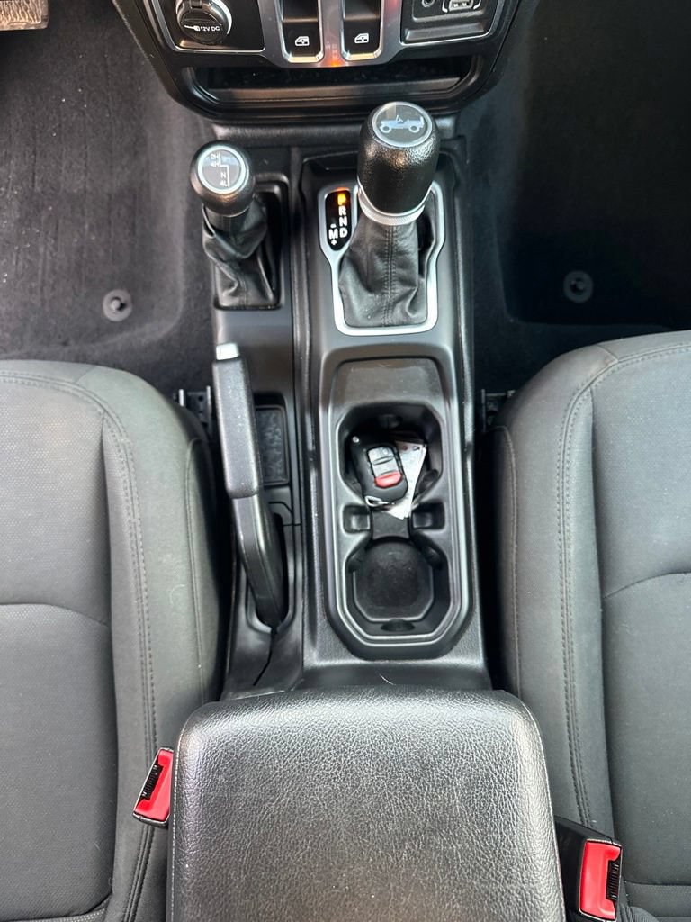 Used 2020 Jeep Wrangler Sport AWD/4WD image 32