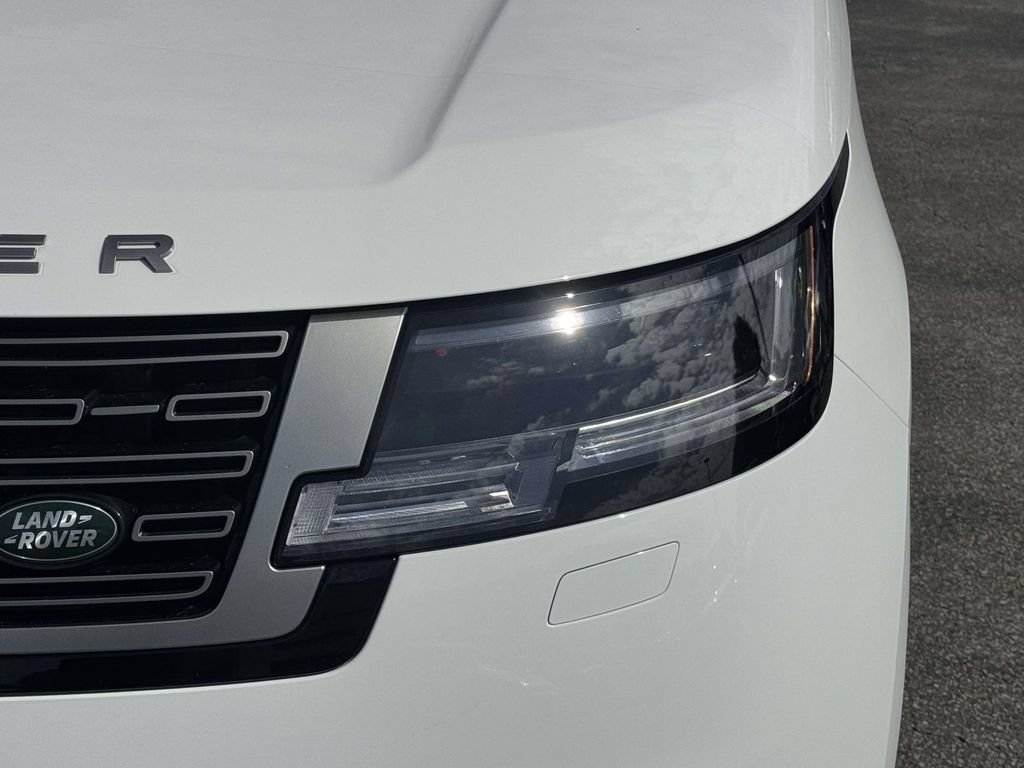 Certified 2025 Land Rover Range Rover SE AWD/4WD image 7
