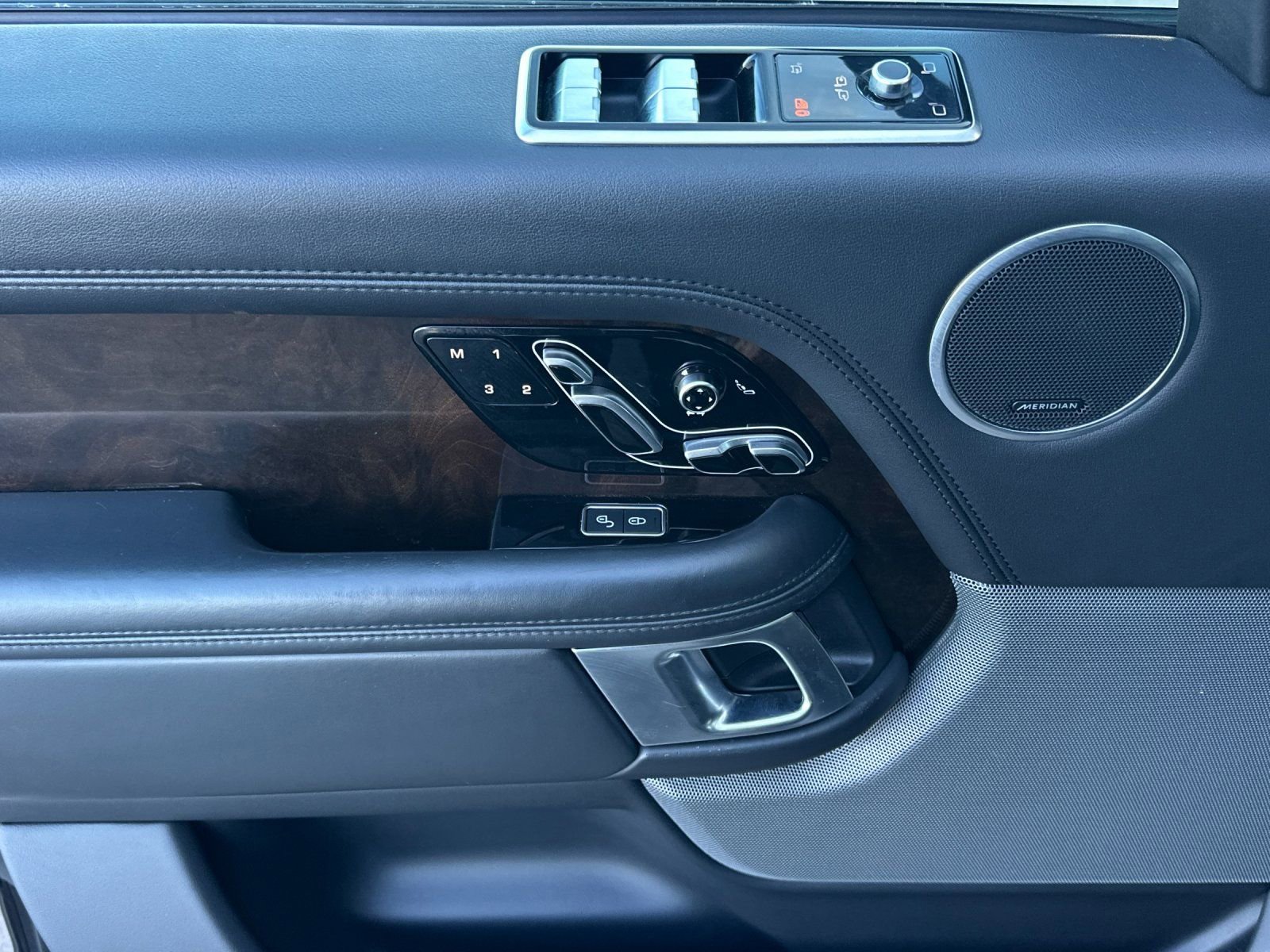 Used 2020 Land Rover Range Rover HSE image 10