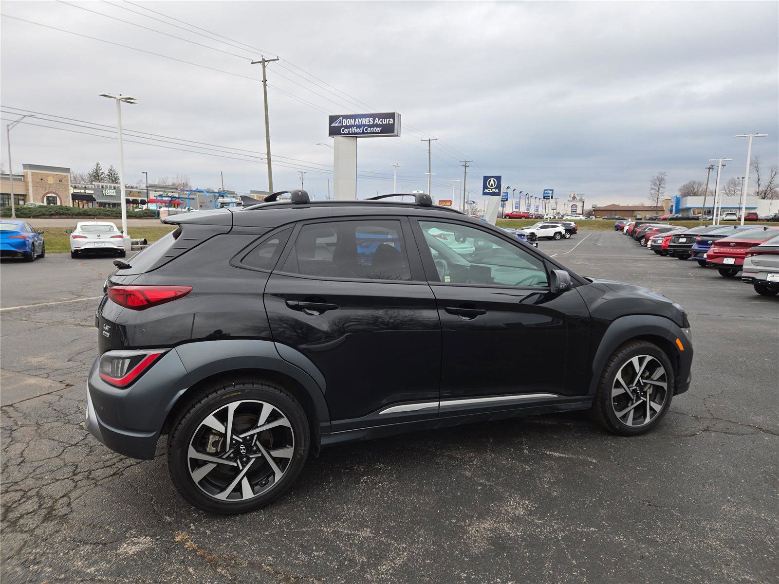 Used 2023 Hyundai Kona Limited image 29