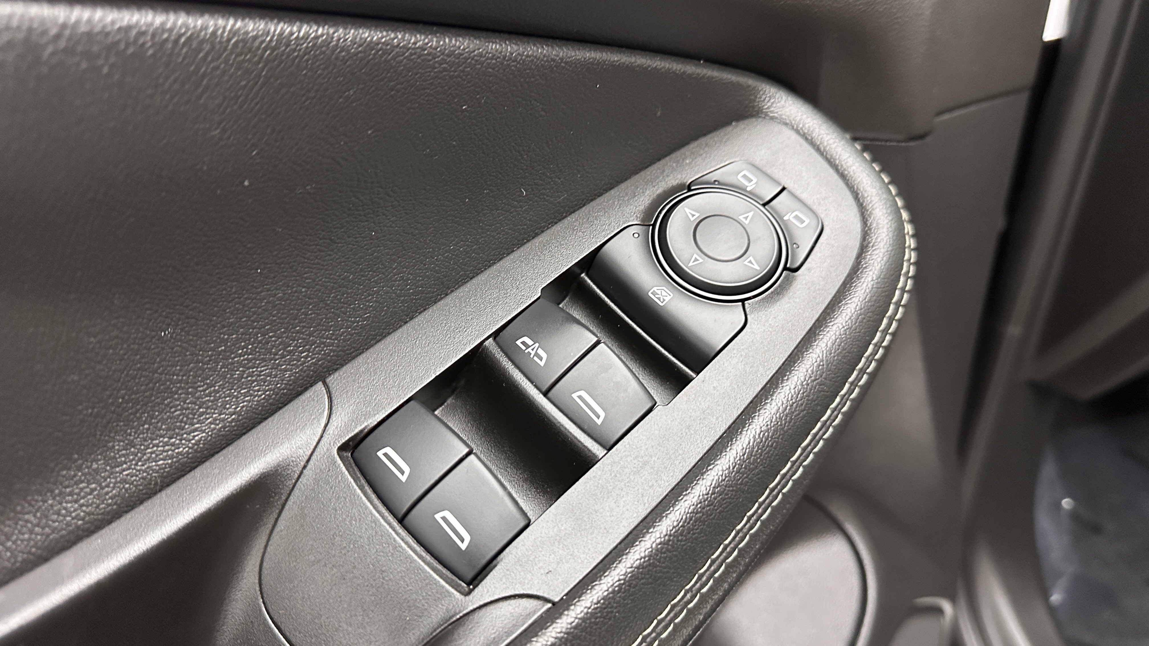 Used 2020 Buick Encore GX Select image 12