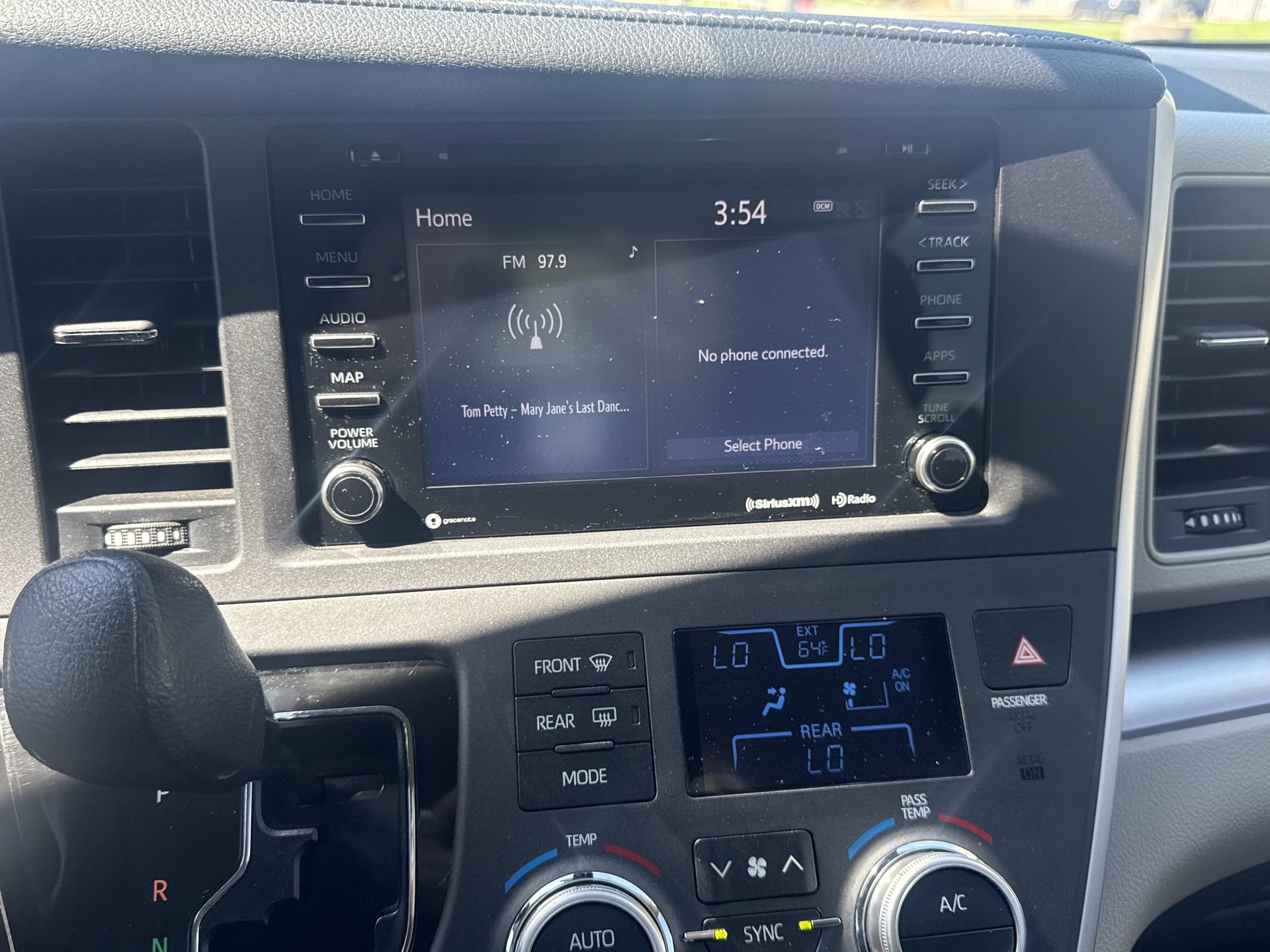 Used 2020 Toyota Sienna LE FWD image 16