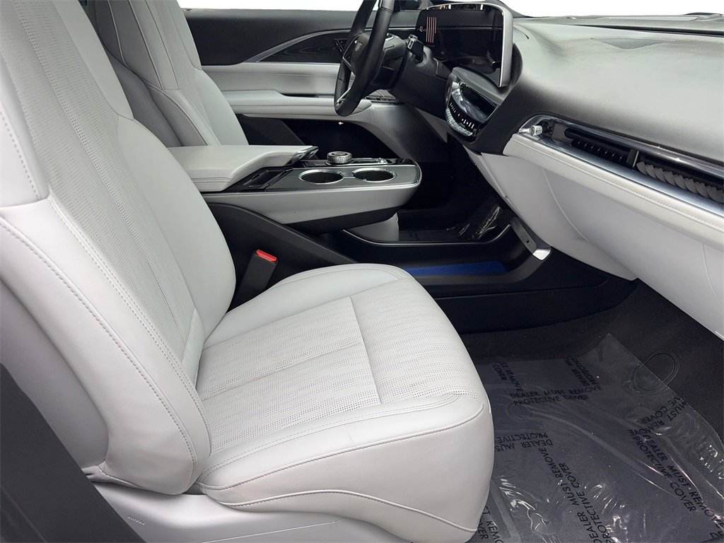 Used 2024 Cadillac Lyriq Luxury image 44
