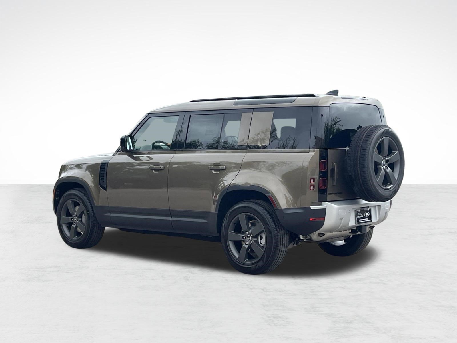 Used 2025 Land Rover Defender 110 S image 3