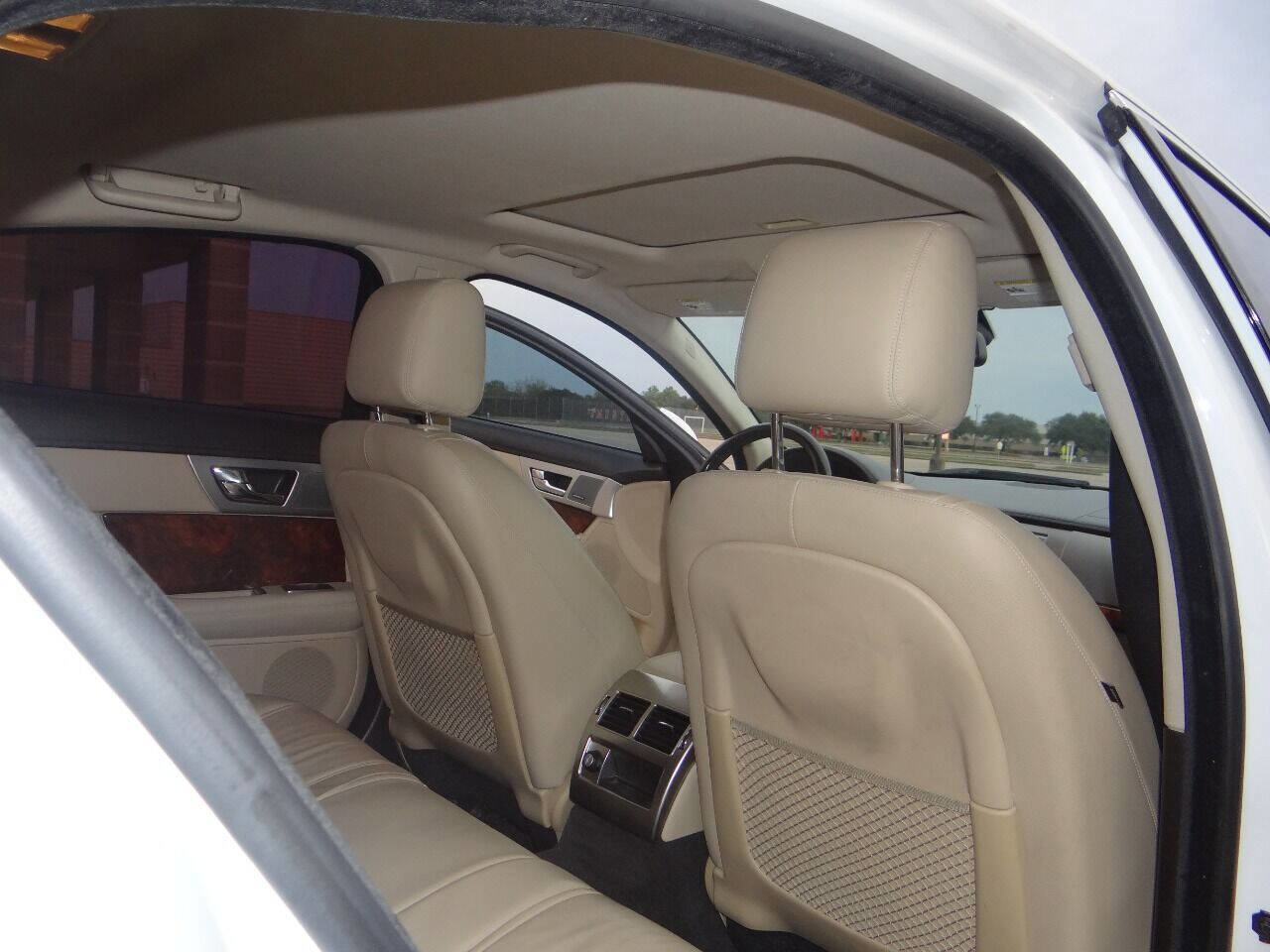 Used 2015 Jaguar XF Premium image 22