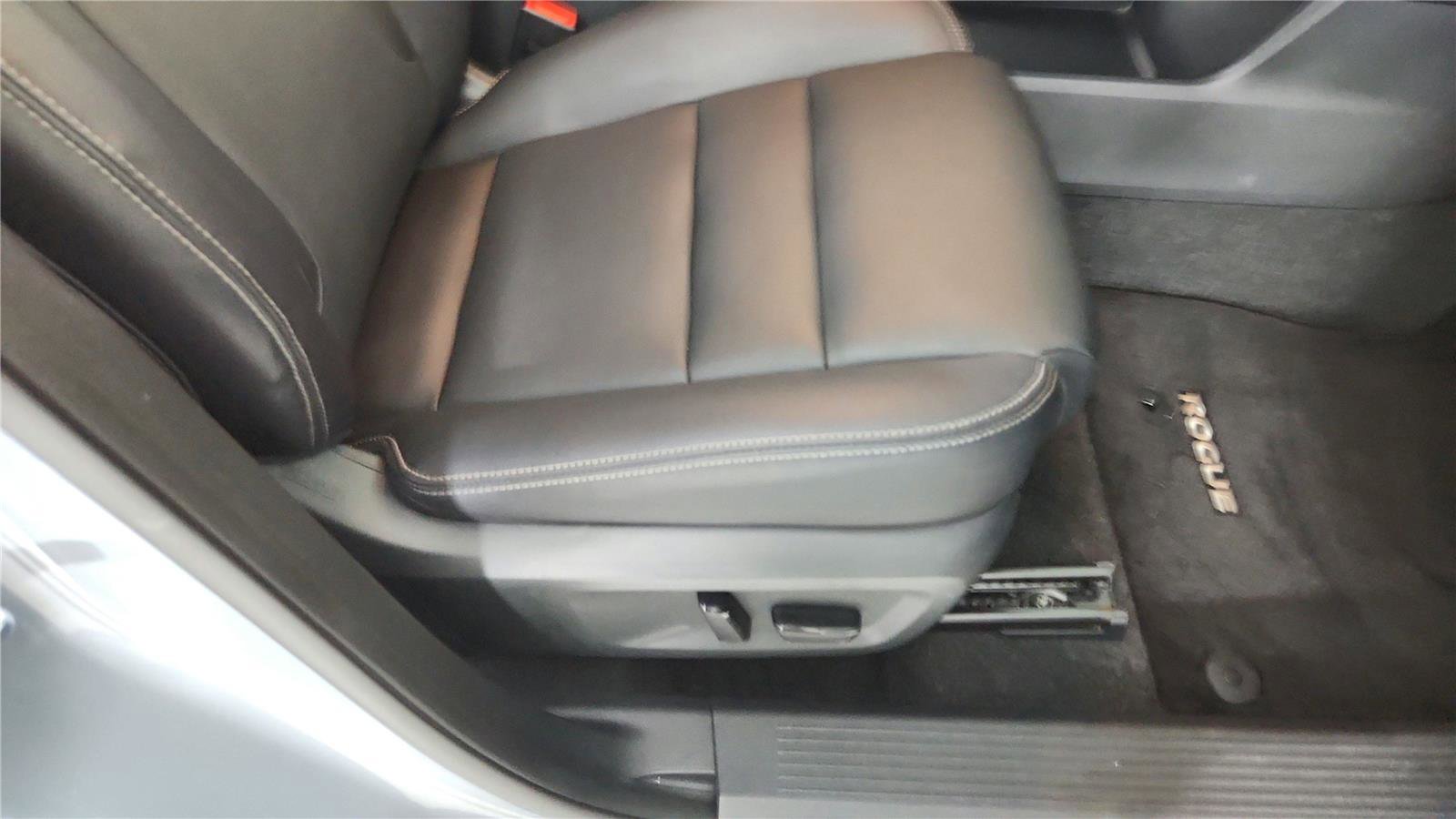 Used 2023 Nissan Rogue SL w/ SL Premium Package image 22