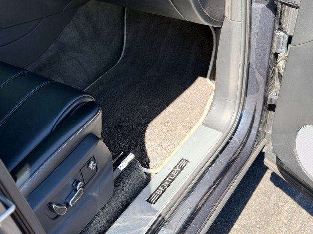 Used 2018 Bentley Bentayga AWD/4WD image 30