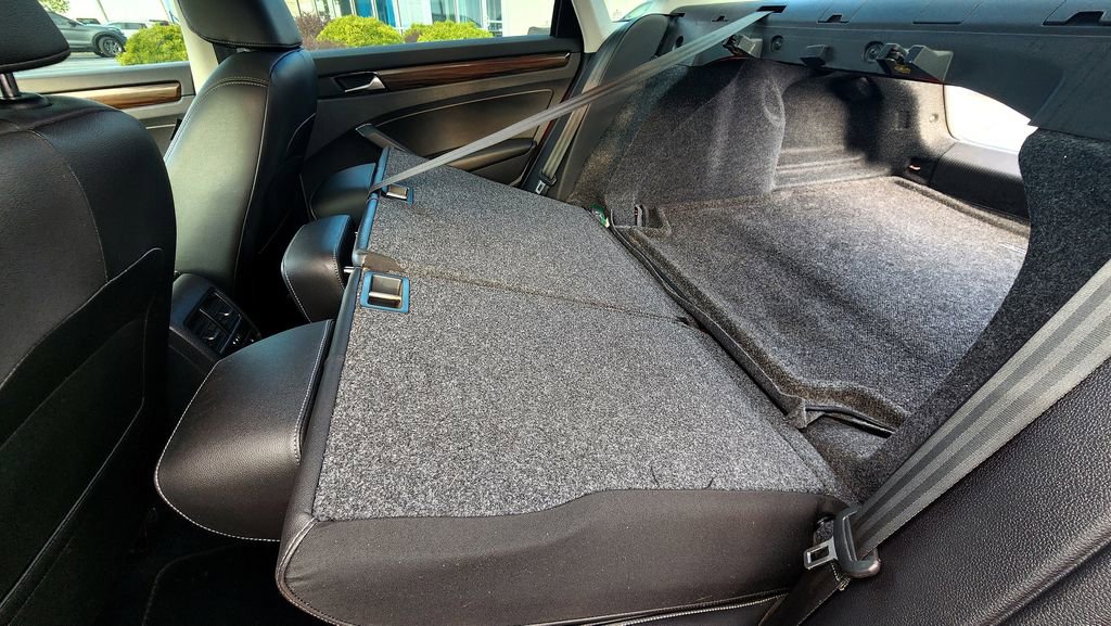 Used 2022 Volkswagen Passat 2.0T image 36