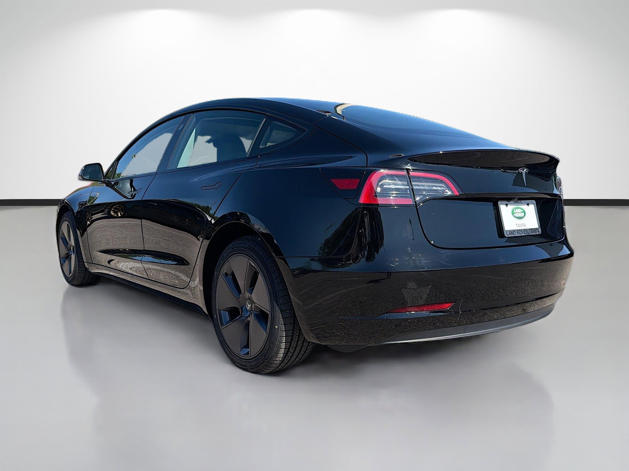 Used 2023 Tesla Model 3 Standard Range image 3