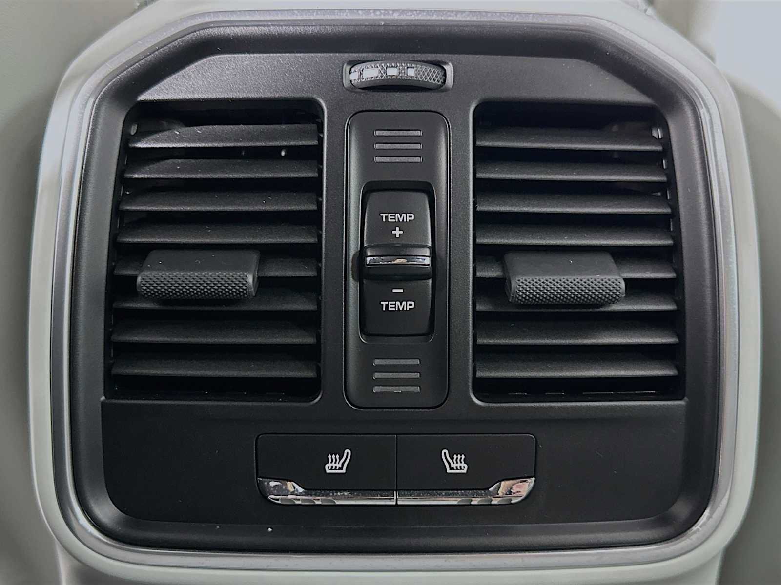 Certified 2025 Porsche Macan S image 27