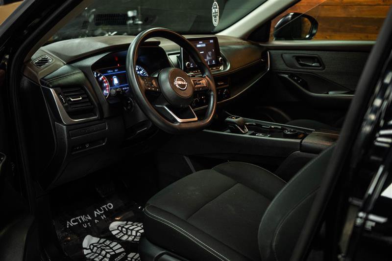 Used 2023 Nissan Rogue S image 8