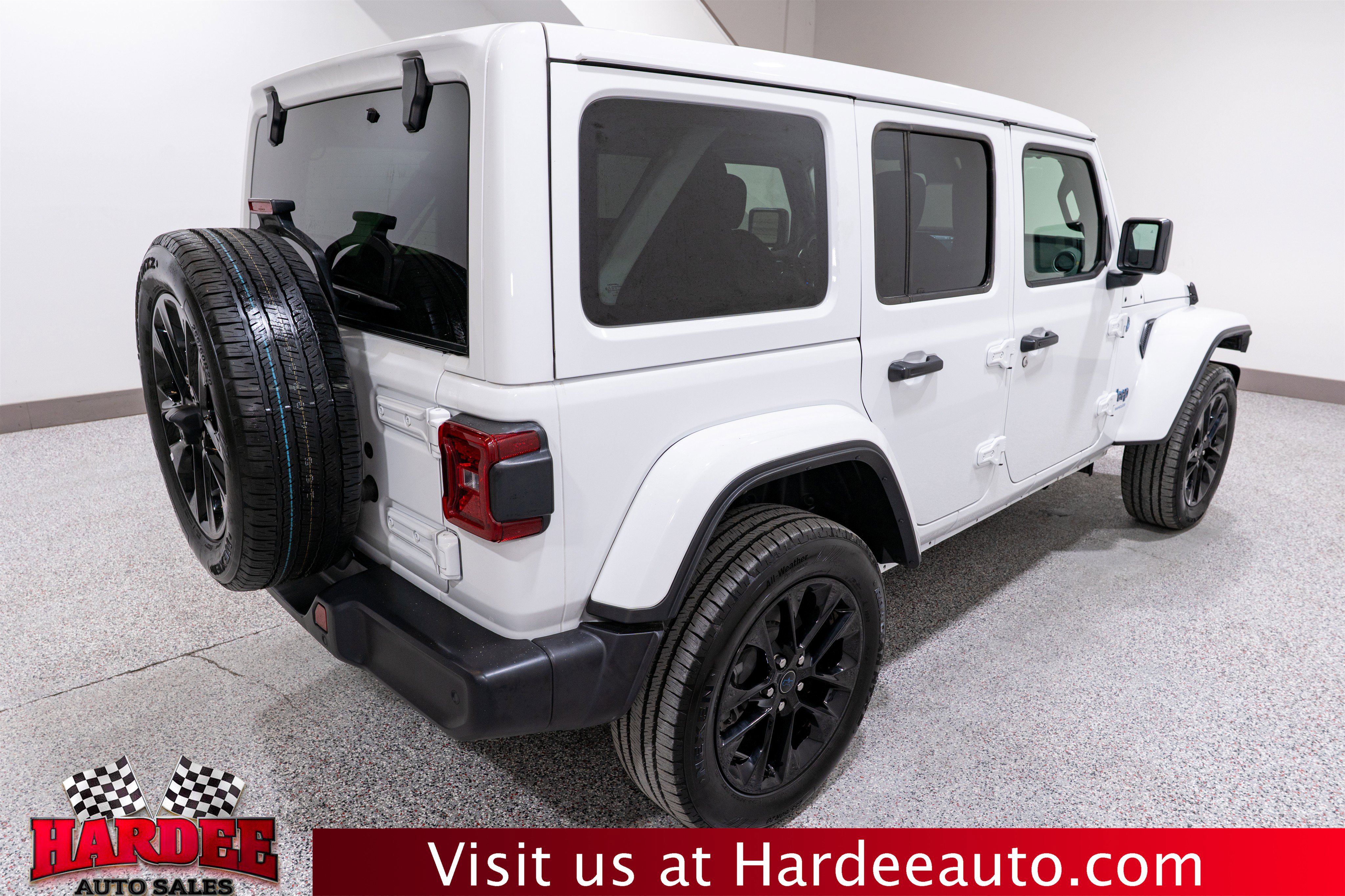 Used 2025 Jeep Wrangler Sahara w/ Safety Group image 5