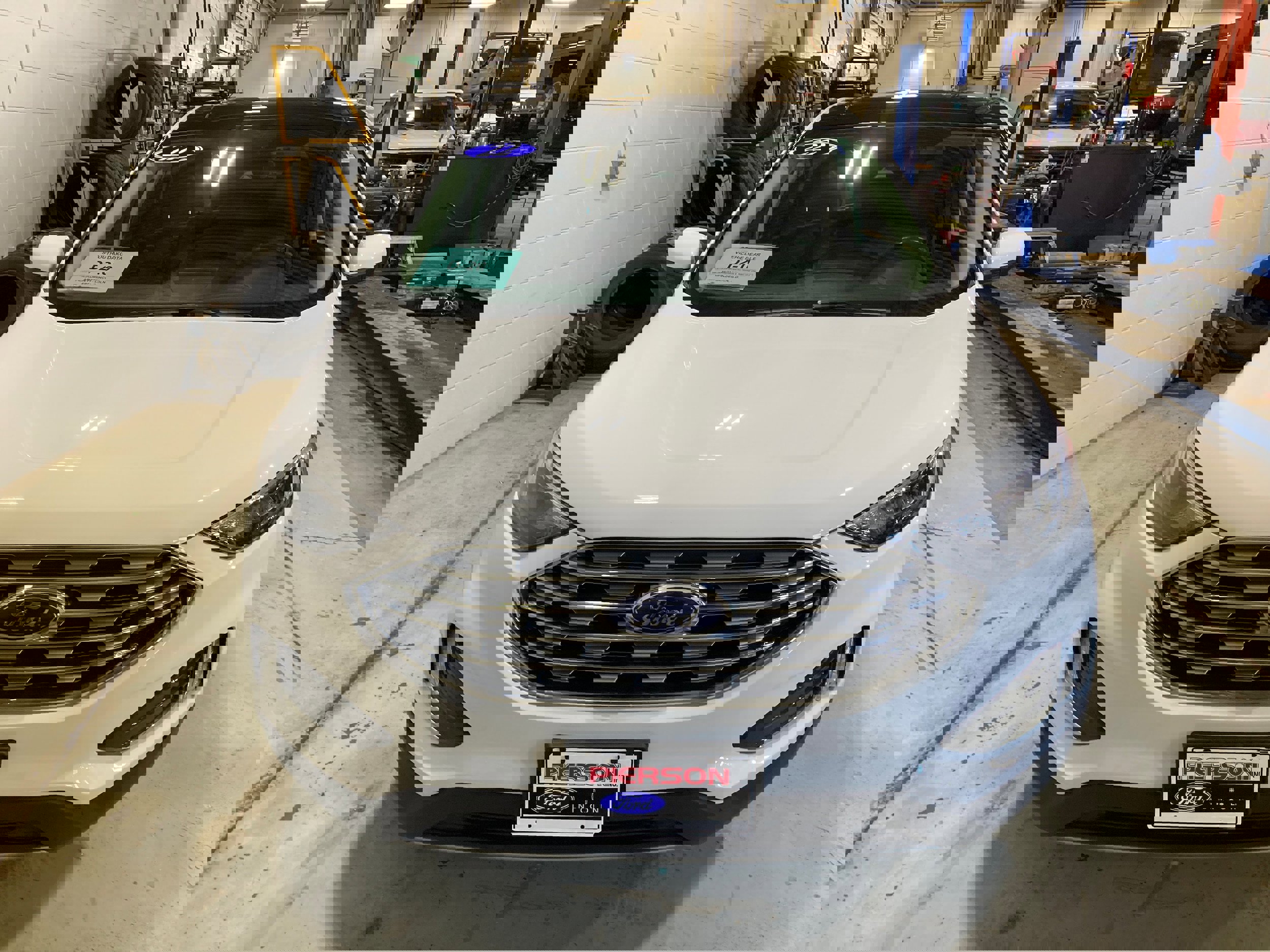 Used 2022 Ford Edge SEL w/ Convenience Package image 2