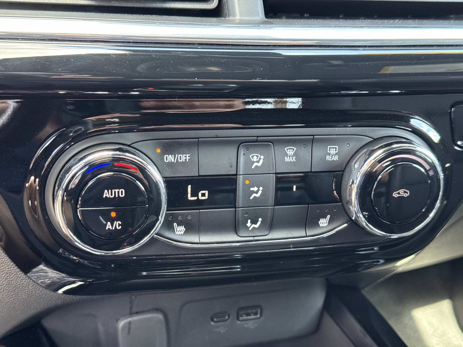 Used 2024 Chevrolet Trax RS w/ Driver Confidence Package image 16