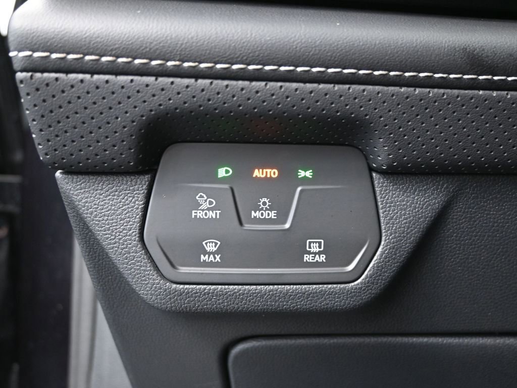 Used 2024 Volkswagen Atlas Cross Sport SE image 30