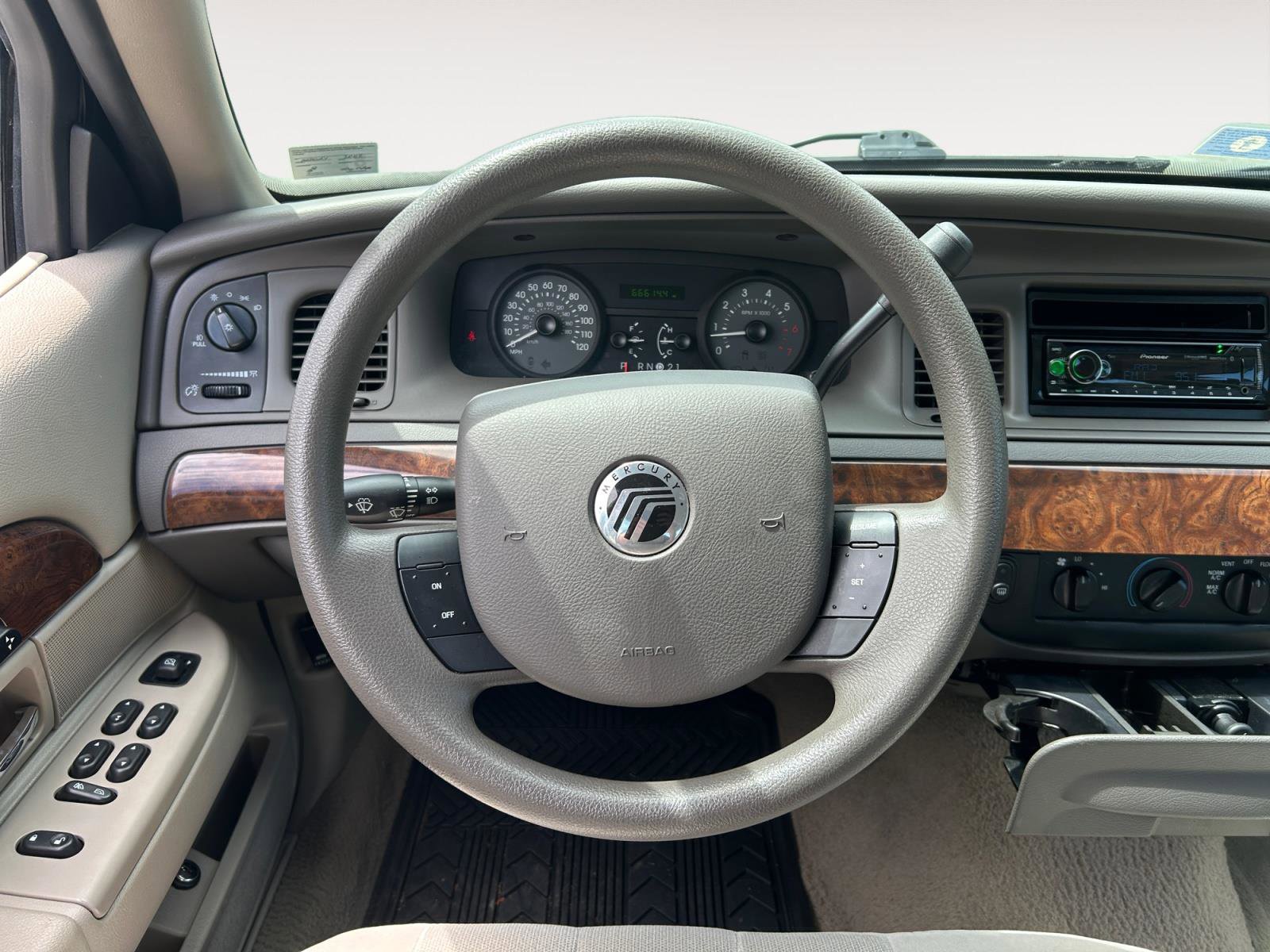 Used 2006 Mercury Grand Marquis GS RWD image 12
