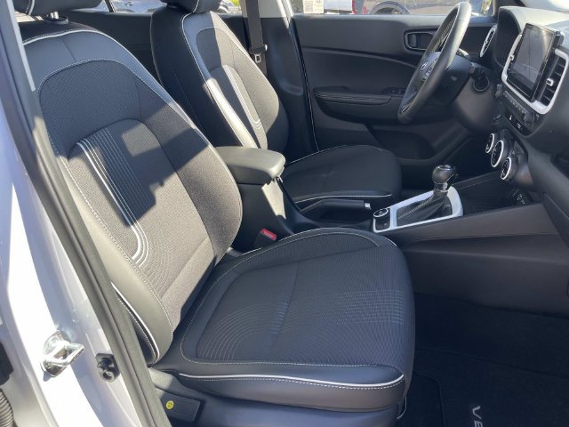 Certified 2025 Hyundai Venue Limited FWD image 22