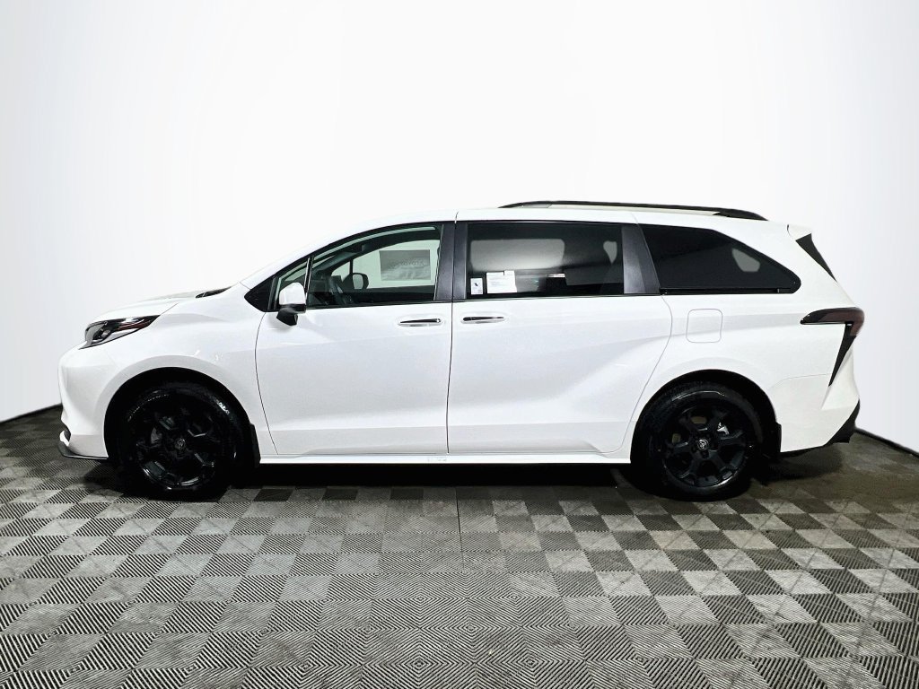 New 2026 Toyota Sienna XLE Woodland Edition AWD/4WD image 4
