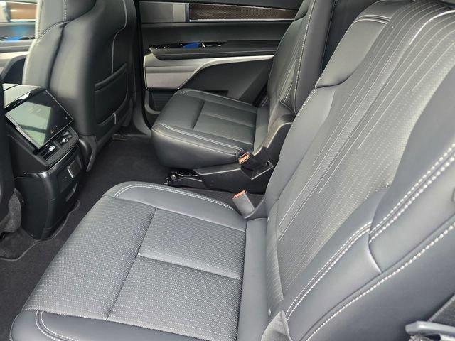 New 2027 Cadillac Vistiq Luxury AWD/4WD image 13