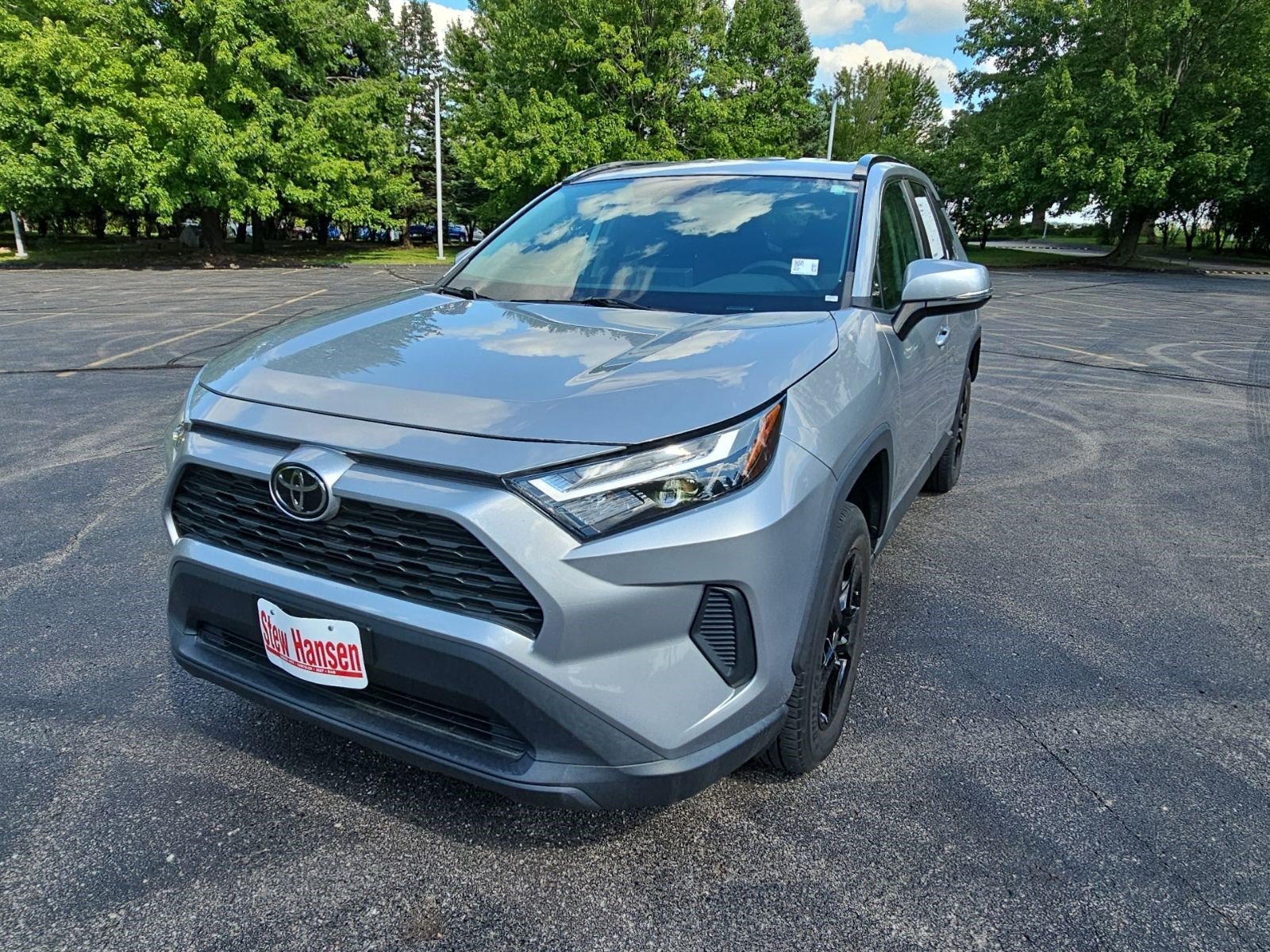 Used 2023 Toyota RAV4 XLE AWD/4WD image 2
