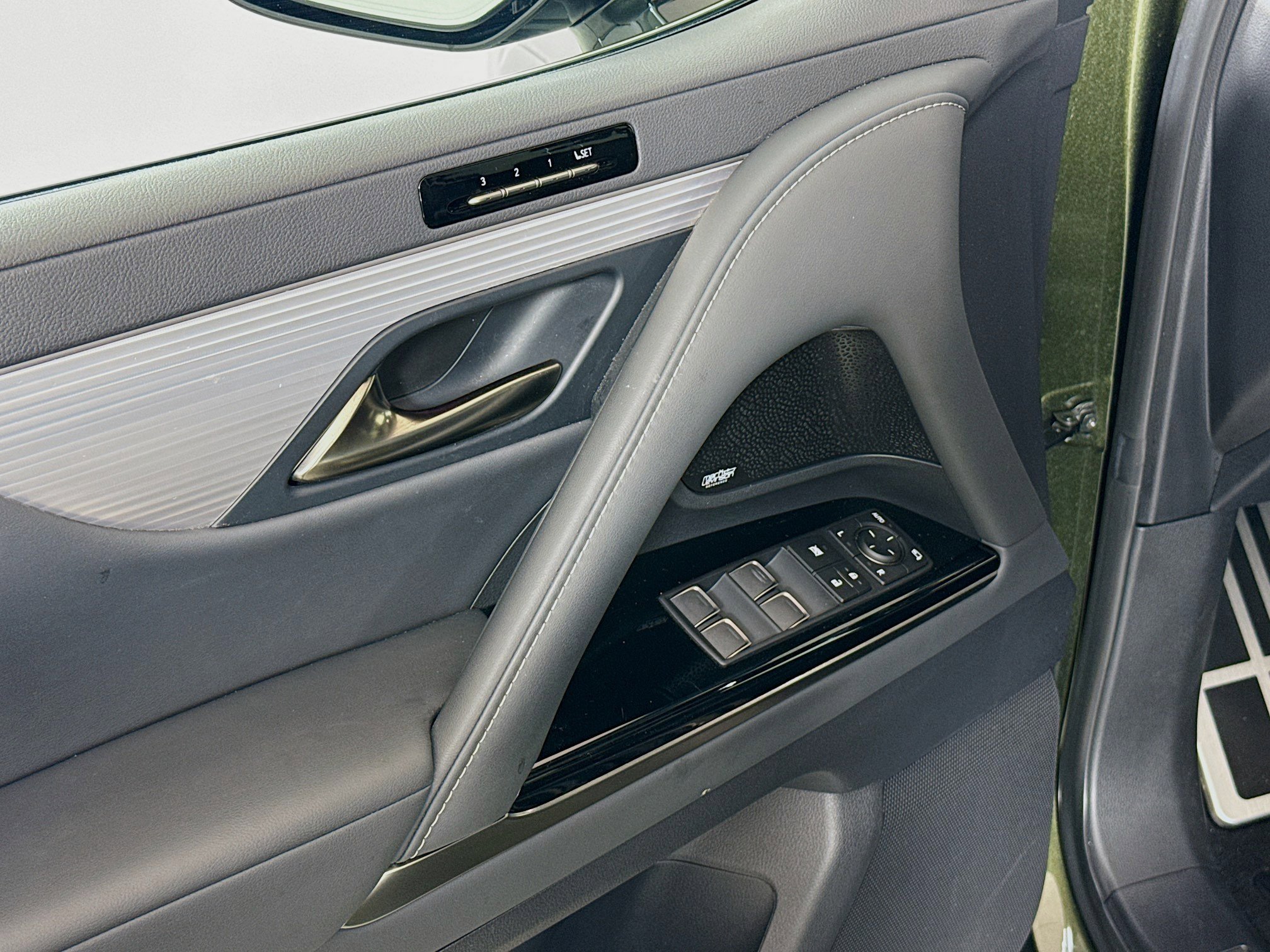 Used 2023 Lexus LX 600 F Sport w/ Accessory Package (Z1) image 20