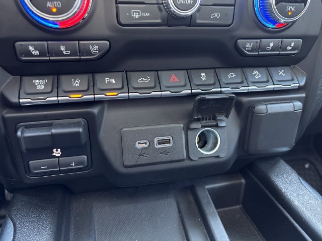 Used 2022 GMC Sierra 3500 Denali w/ Denali Black Diamond Edition AWD/4WD image 34