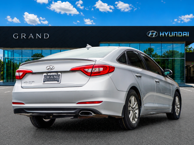 Used 2015 Hyundai Sonata SE w/ Option Group 09 FWD image 6
