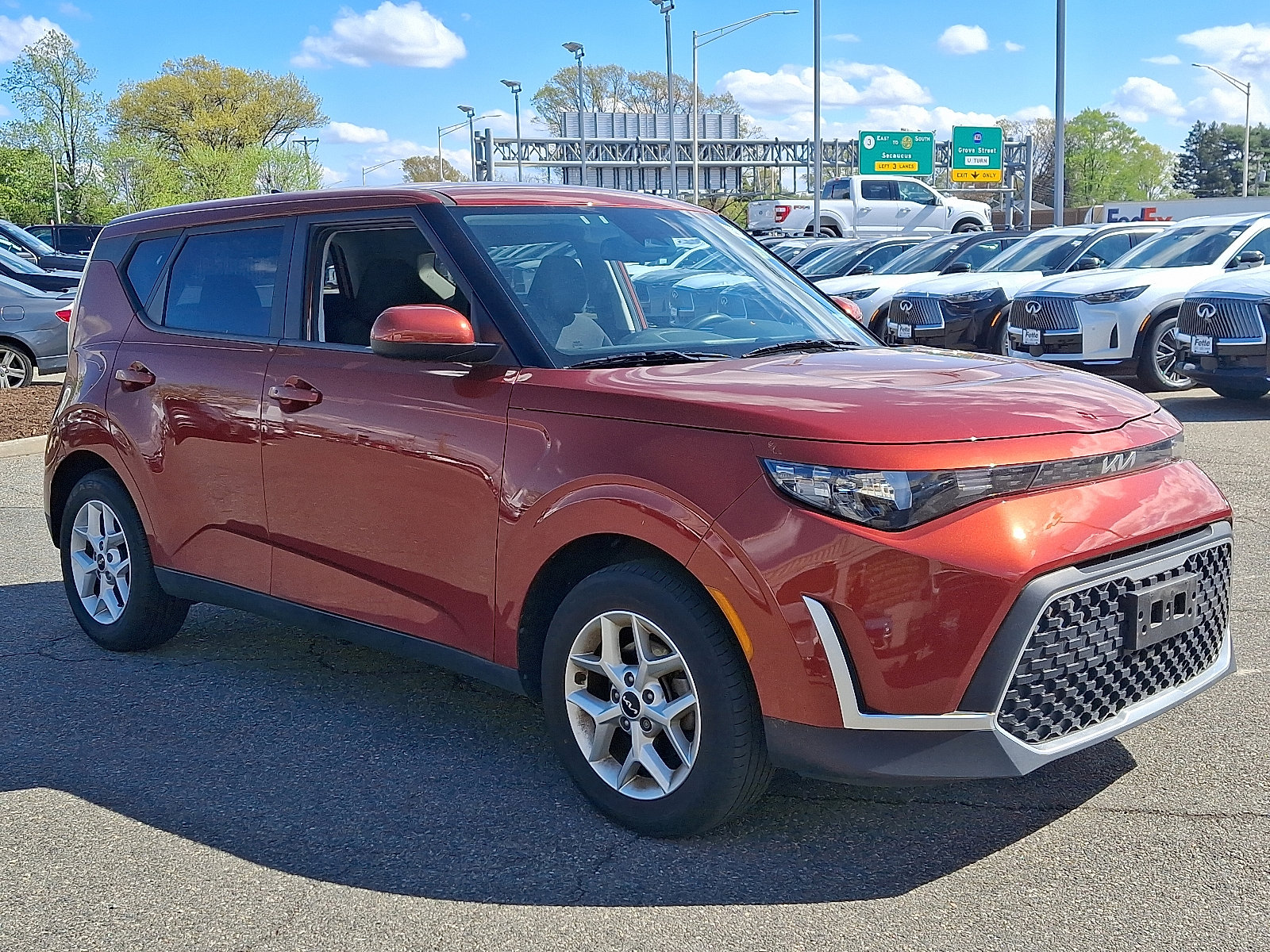 Certified 2023 Kia Soul S FWD image 3