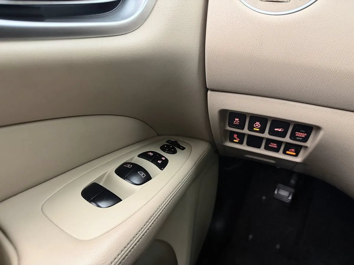 Used 2016 Nissan Pathfinder Platinum w/ Family Entertainment Package FWD image 15