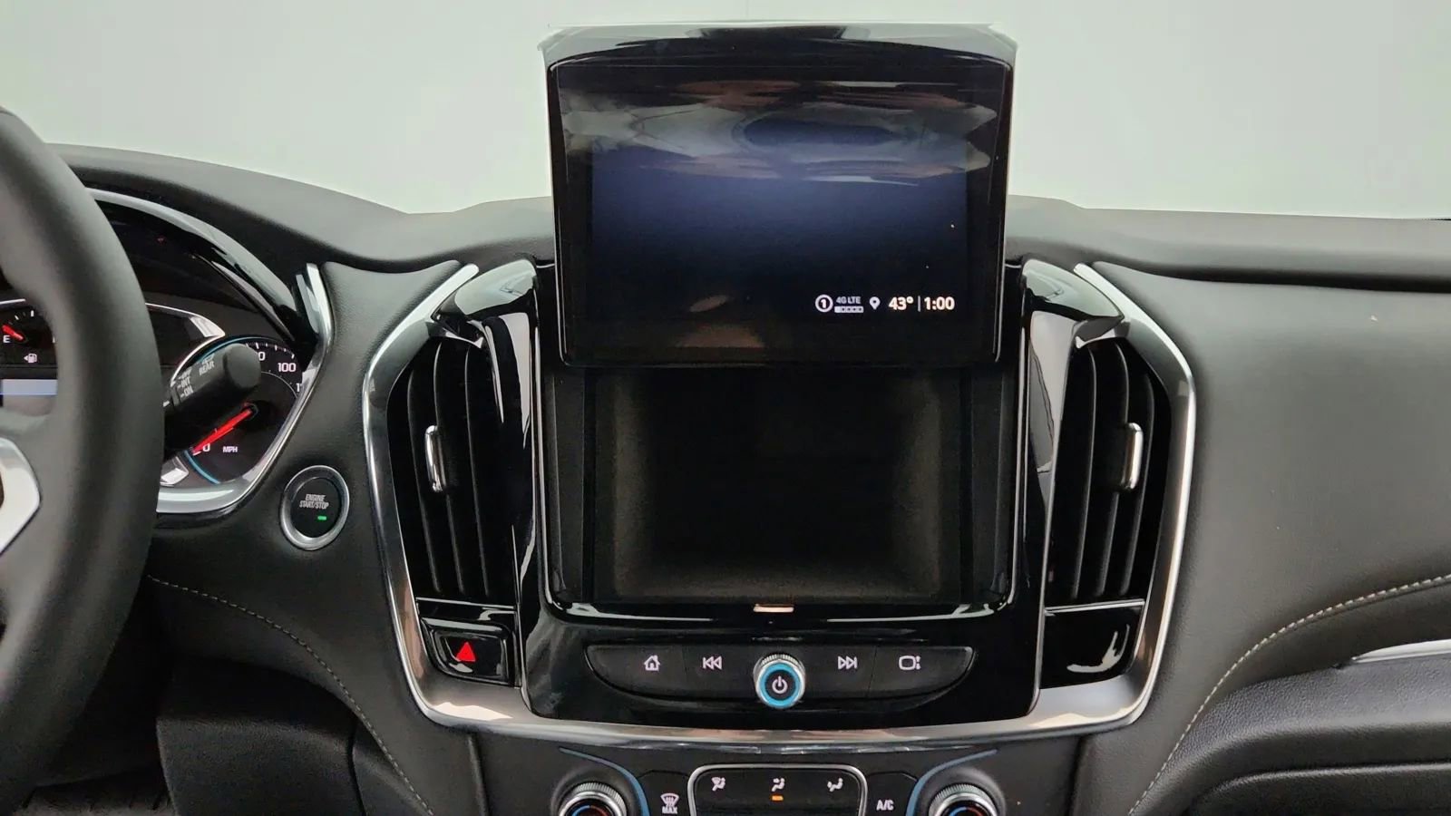 Used 2023 Chevrolet Traverse LT image 32