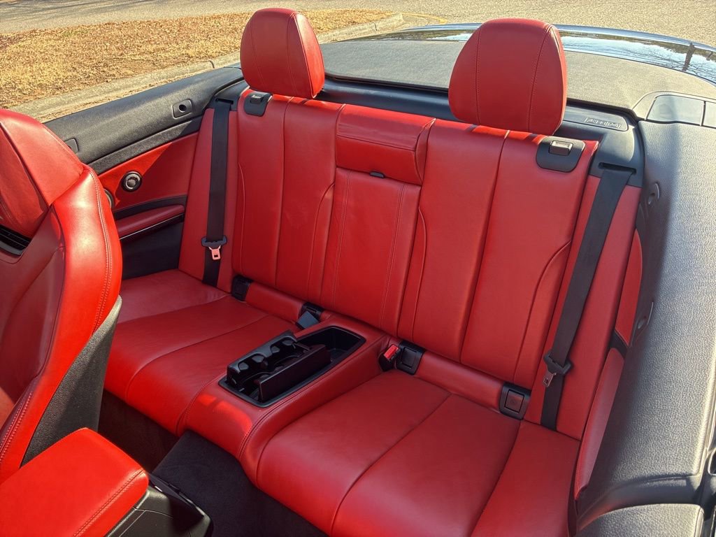 Used 2016 BMW M4 Convertible image 23