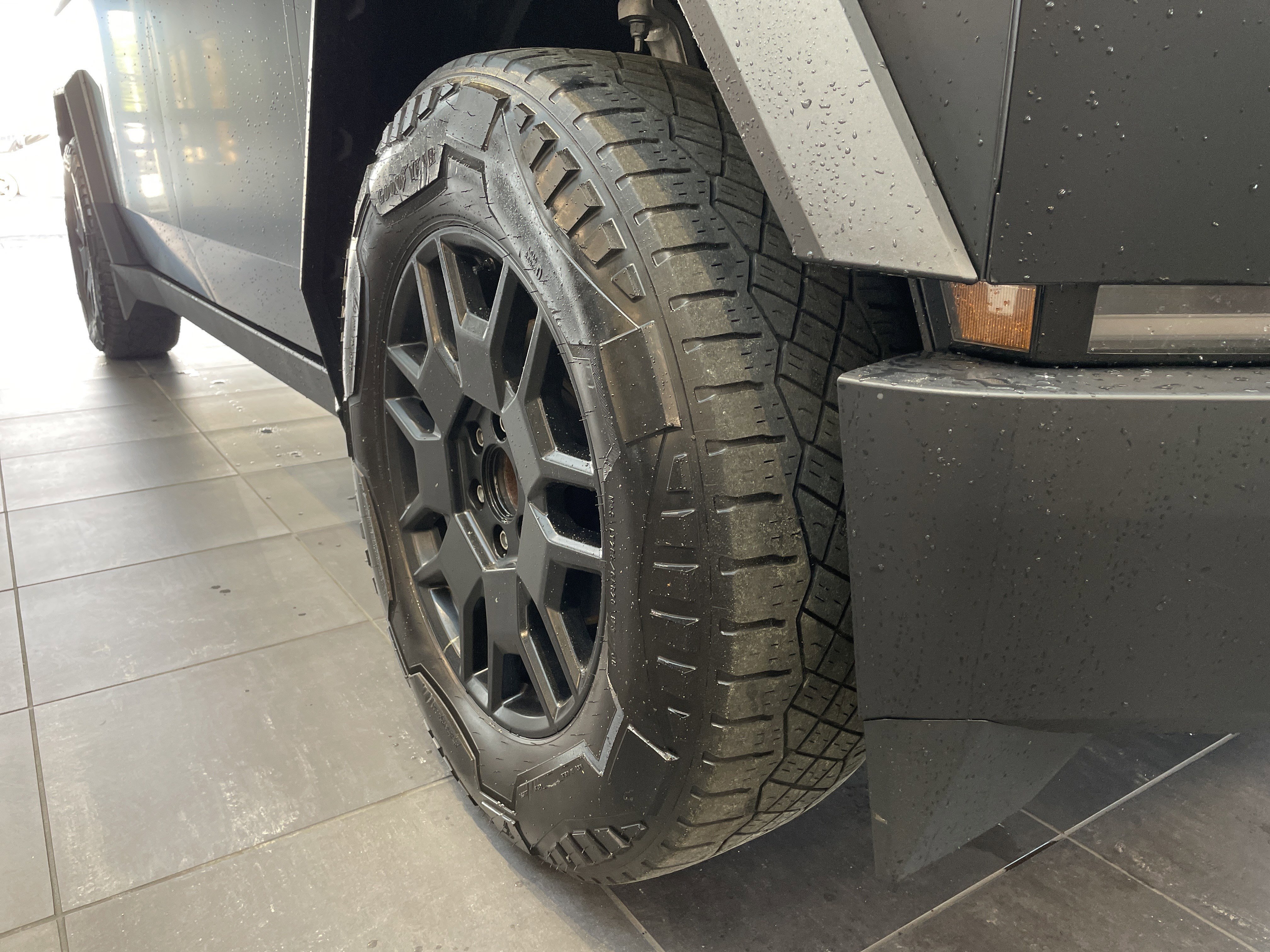 Used 2024 Tesla Cybertruck AWD Crew Cab image 12