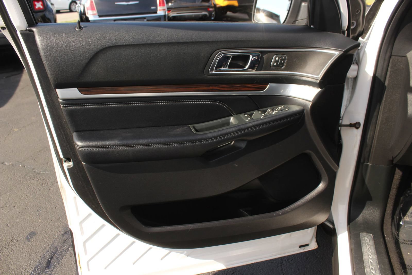 Used 2018 Ford Explorer Limited w/ Equipment Group 301A AWD/4WD image 12