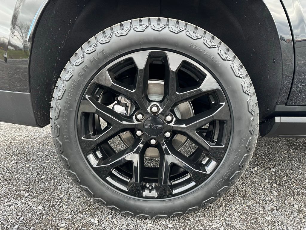 Used 2025 GMC Yukon Denali w/ Sun & Power Step Package image 22