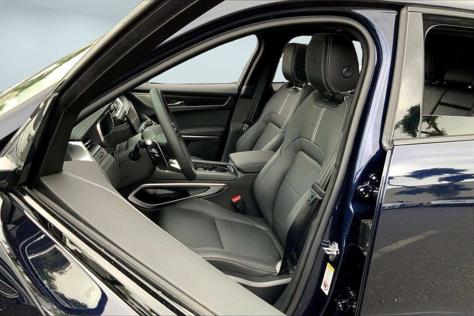 New 2025 Jaguar F-PACE R-Dynamic S AWD/4WD image 3