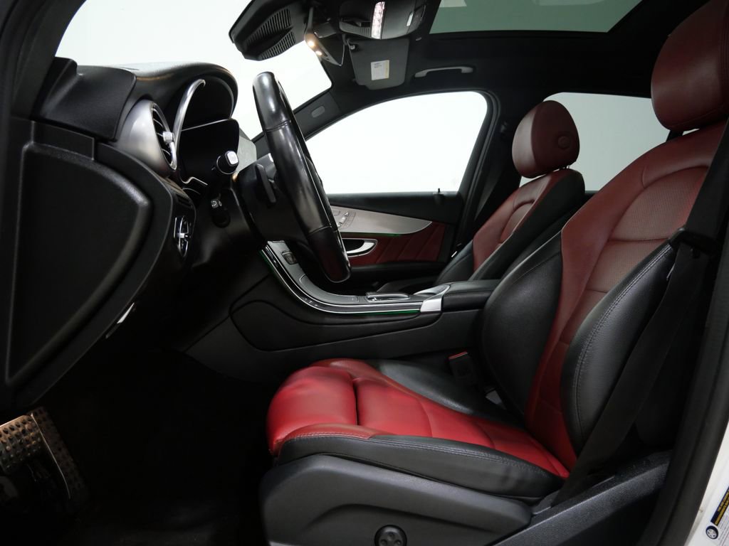 Used 2022 Mercedes-Benz GLC 300 4MATIC w/ AMG Line image 15