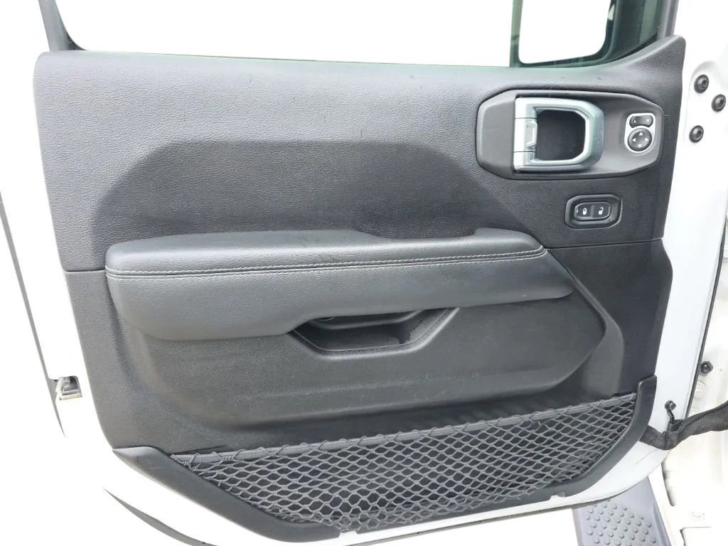 Used 2019 Jeep Wrangler Unlimited Sahara AWD/4WD image 11