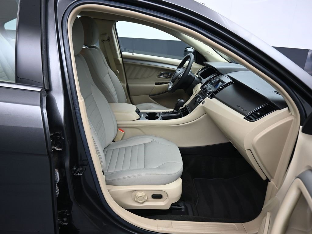 Used 2018 Ford Taurus SE image 37