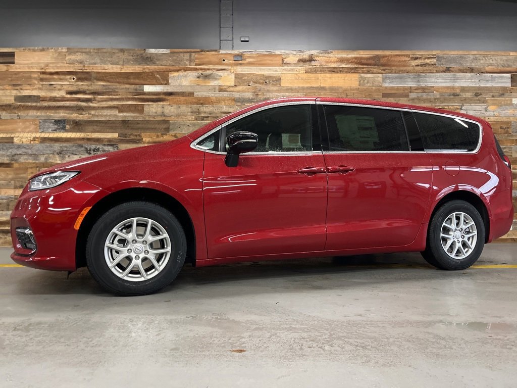 New 2026 Chrysler Pacifica Select image 18