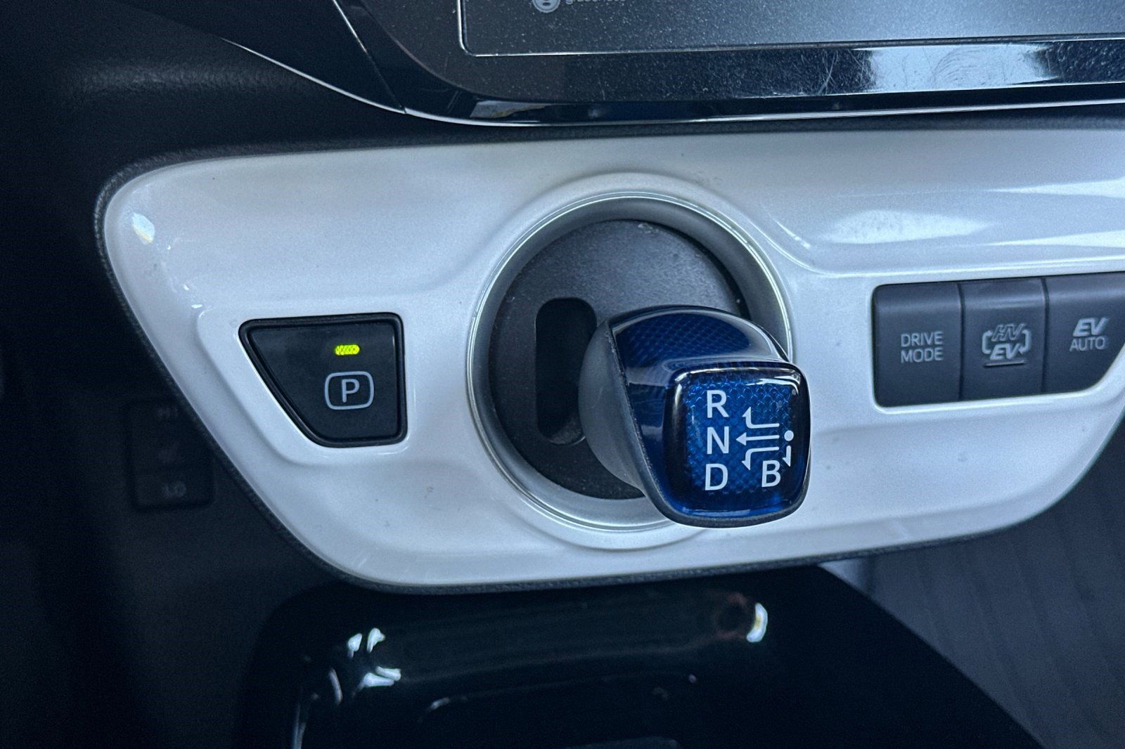 Used 2019 Toyota Prius Prime Premium image 26