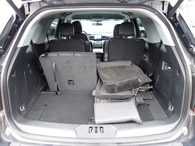 Used 2023 Ford Explorer XLT w/ Equipment Group 202A image 8