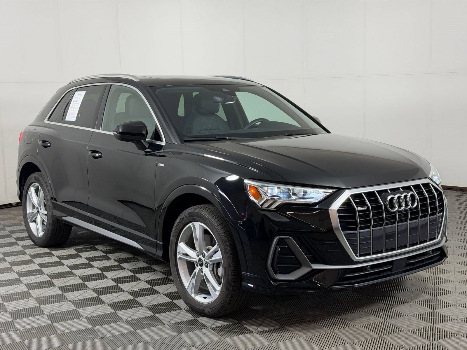 Used 2023 Audi Q3 2.0T Premium Plus w/ Premium Plus Package AWD/4WD image 7