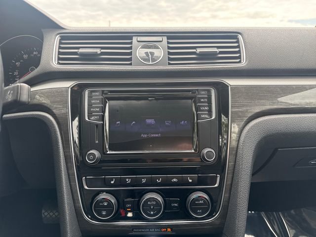 Used 2017 Volkswagen Passat 1.8T SE image 17