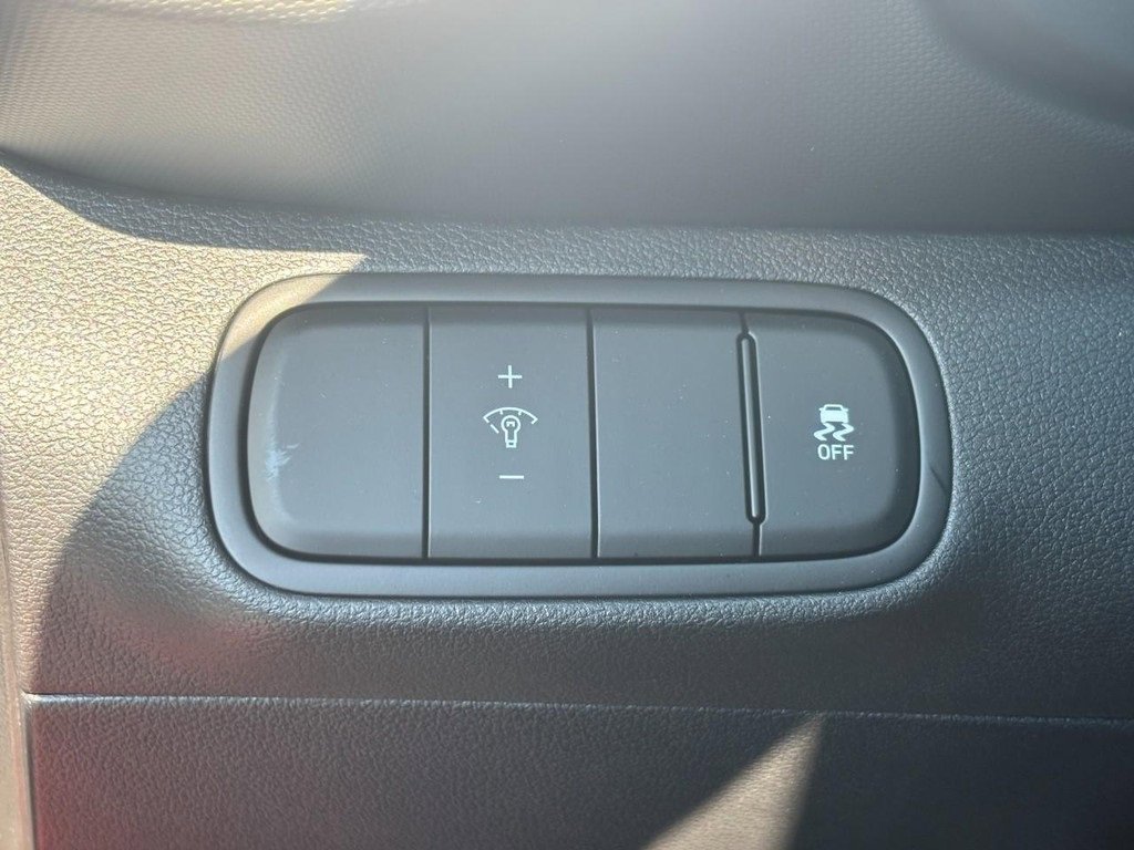 Used 2025 Hyundai Venue Limited image 11