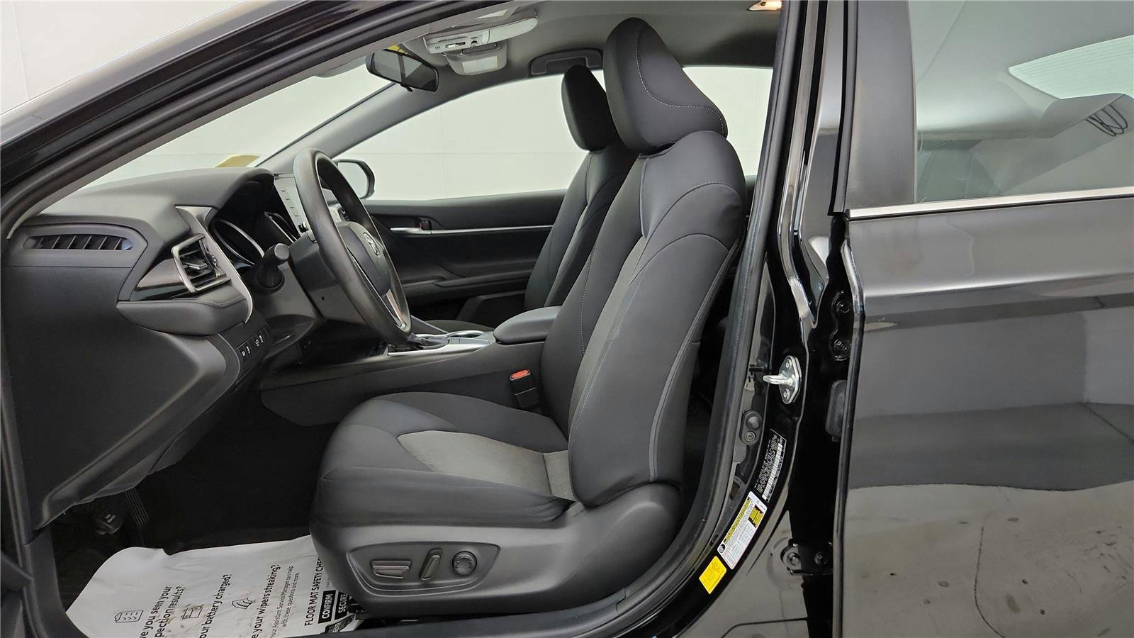 Used 2022 Toyota Camry LE image 25