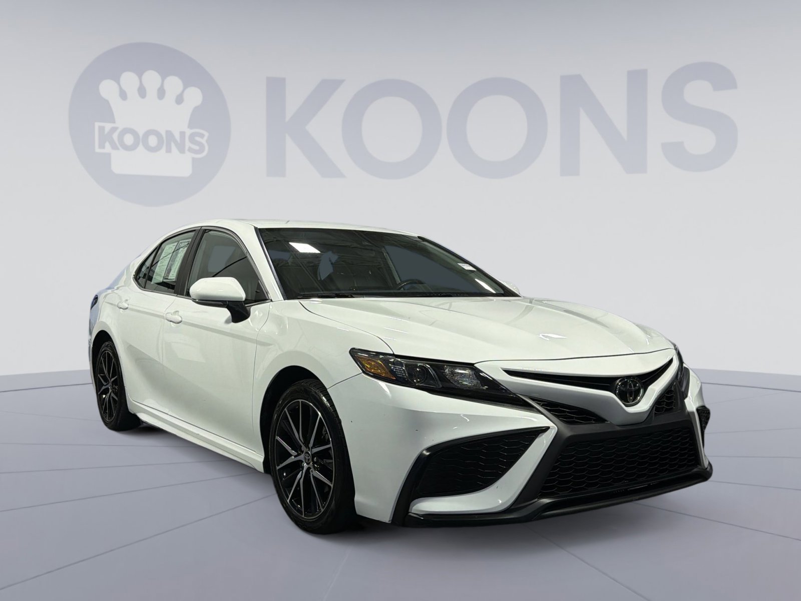 Used 2023 Toyota Camry SE FWD image 10