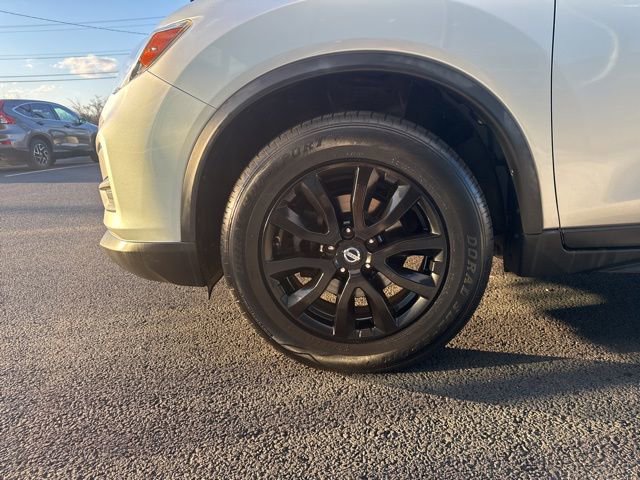 Used 2017 Nissan Rogue SV FWD image 9